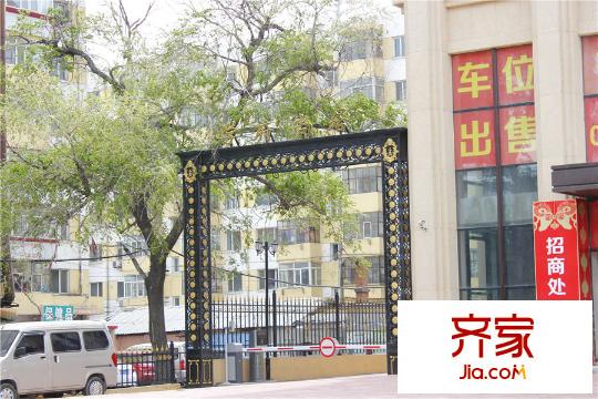 學(xué)府尚居項(xiàng)目入口處（2015-6-2）