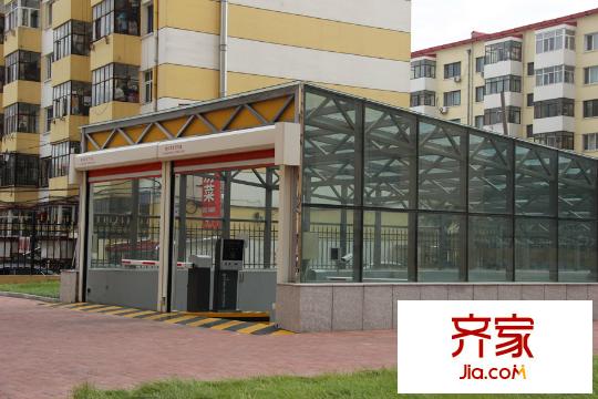 學(xué)府尚居項目地下停車場入口實景（2015-09-30）