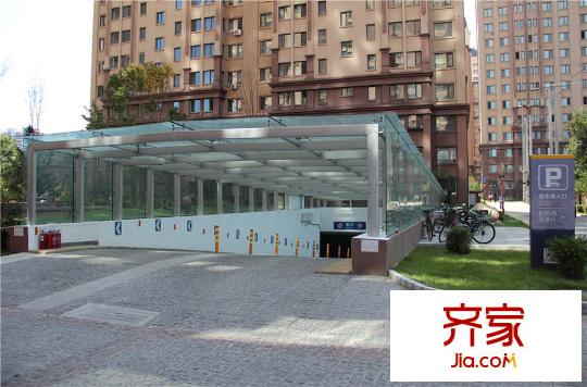 天悅項目地下停車場入口處（2015-10-21）