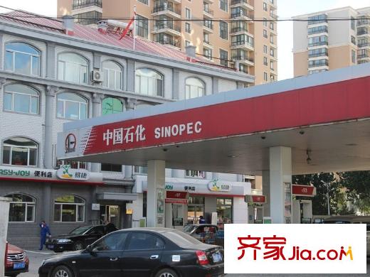 格蘭云天黎明大市場附近加油站