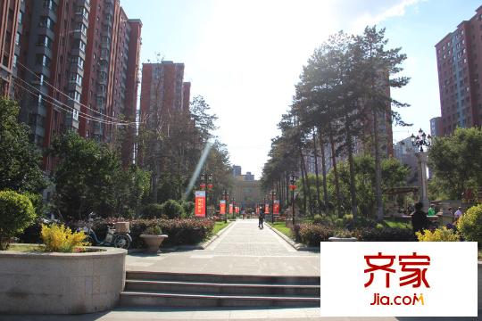 格蘭云天小區(qū)廣場外景（2015-10-08）