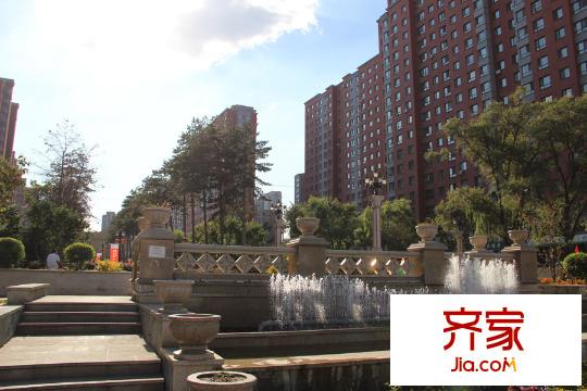 格蘭云天小區(qū)廣場外景（2015-10-08）