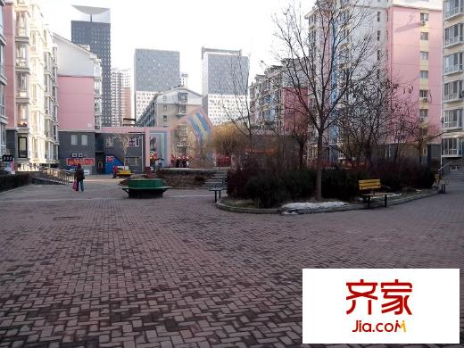 青年居易外景圖 
