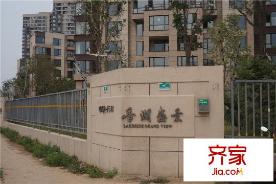 萬(wàn)科香湖盛景園區(qū)圍擋（2015-8-12)