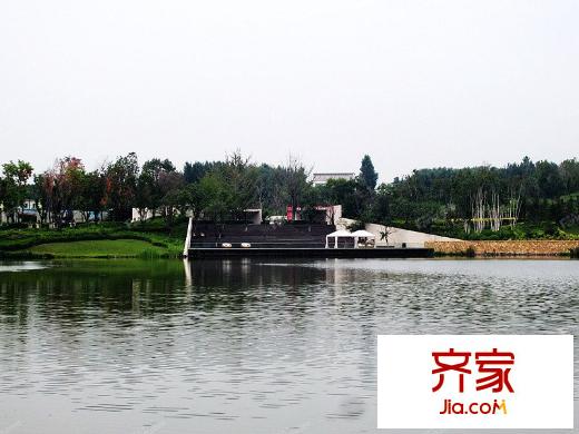 伴山湖園區(qū)內(nèi)部實景（2014-07-28）