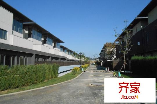 積水?裕沁聽月軒園區(qū)小路（2015-9-22）