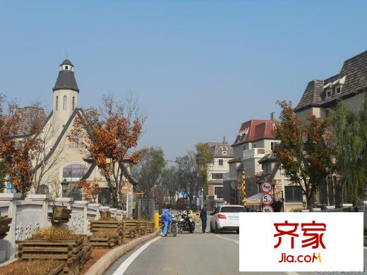 首創(chuàng)琥珀灣園區(qū)入口實(shí)景(2013-11-22)