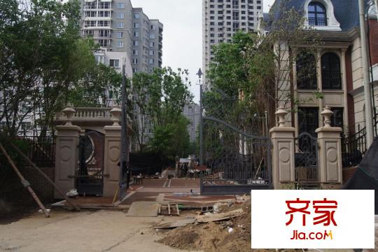 壹號官邸別墅側(cè)門（2015-8-20）