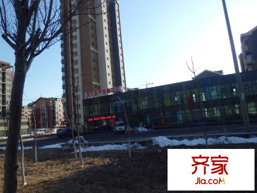 遠(yuǎn)大花園項(xiàng)目售樓處外觀實(shí)景（2013-03-15）