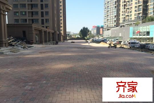 宏發(fā)?石榴北側(cè)沿街路面（2015-09-14）