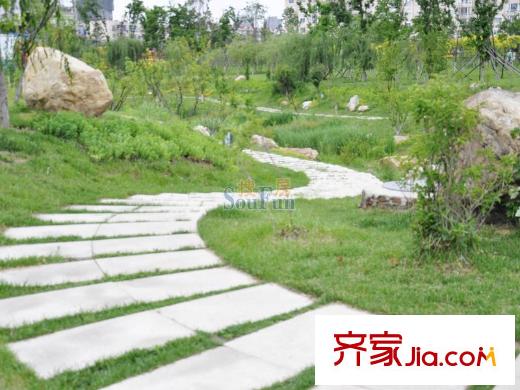 隆河谷二期白塔公園