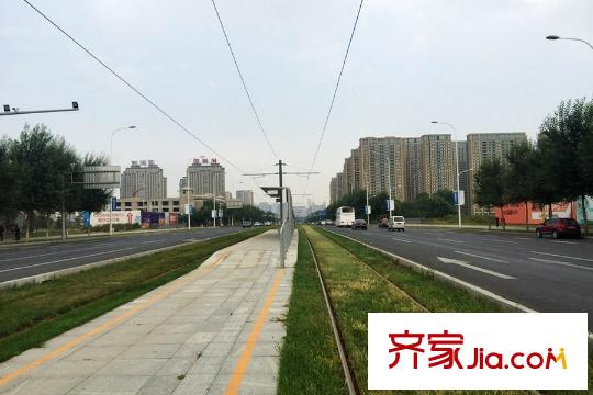 藏瓏白塔灣里有軌電車