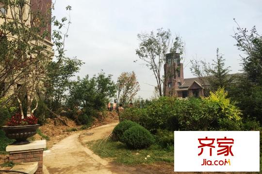 藏瓏白塔灣里園區(qū)路面進度（2015-09-09）