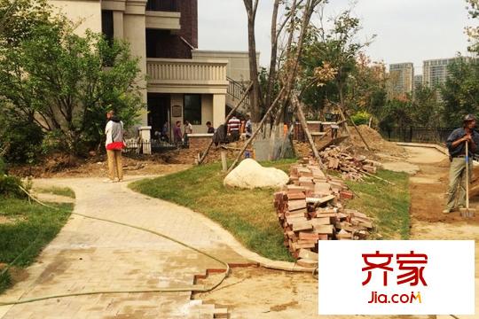 藏瓏白塔灣里園區(qū)路面進度（2015-09-09）