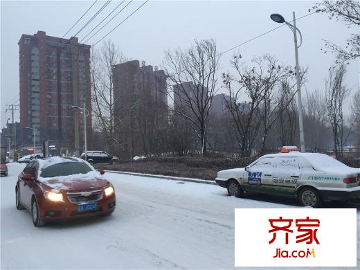 保利溪湖林語項目南側(cè)馬路（2015-11-30）