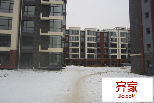 明華香峪蘭溪雪后的園區(qū)(2015-12-1)