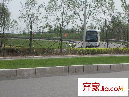 天潔?華爾街廣場(chǎng)周邊配套高速大巴