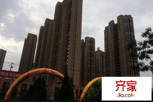 華府丹郡?乾豪售樓處門前（2015-9-28）