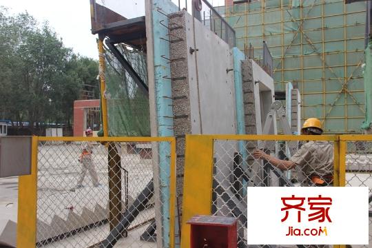 萬(wàn)科鐵西藍(lán)山工人施工（2015-07-23）