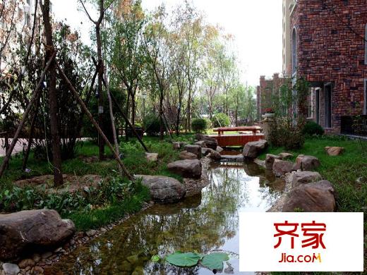 聽雨觀瀾寬景別墅園區(qū)一角（2013-10-29）