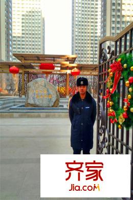 中央學(xué)府南側(cè)入戶大門安保工作（2015-12-28）