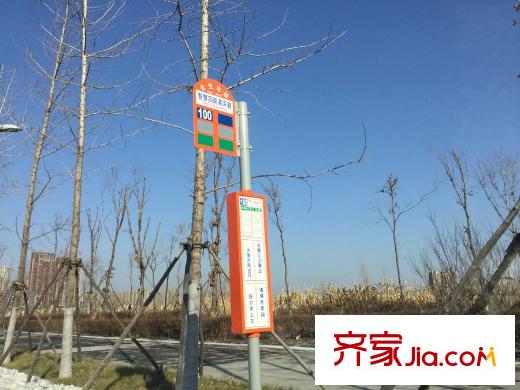 保利紫荊公館公交車站