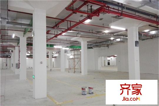 招商?依云華府地下停車場實景2015-12-17