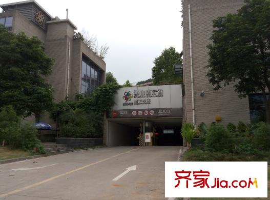 凱旋名門花園獅山體育館