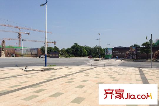 濱江1號(hào)與中國鐵建國際公館一路之隔