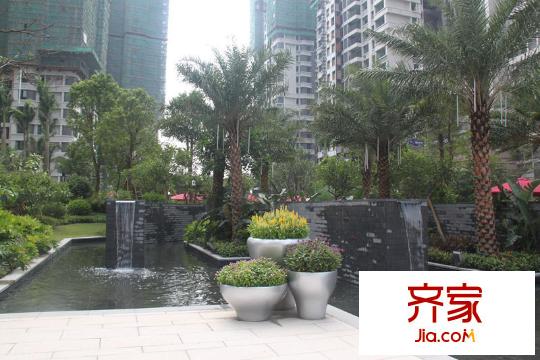 雅居樂新城灣畔五大水景之情景式瀑布