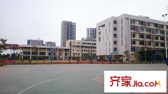 龍光天湖華府環(huán)湖小學(xué)