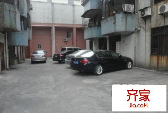 桂華中學(xué)教師村外景圖
