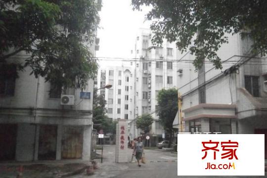桂華中學(xué)教師村外景圖