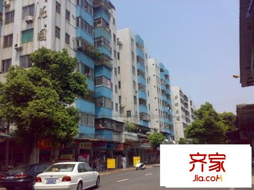 龍城小區(qū)外景圖 