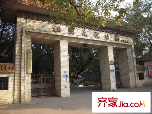 海逸卡拉公寓項(xiàng)目對(duì)面松崗公園
