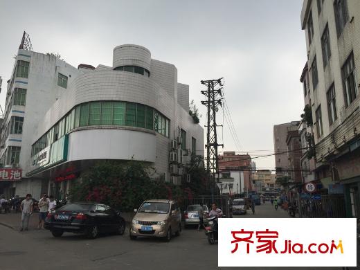 柏悅?cè)A府周邊商鋪