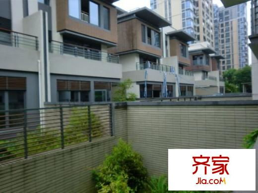 依云水岸別墅外景圖 