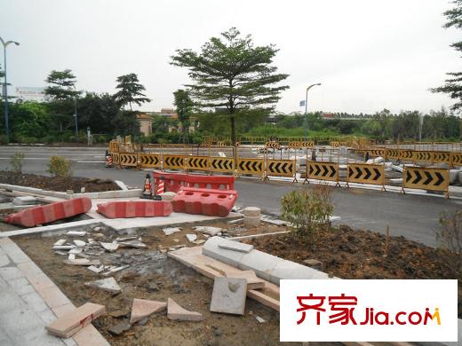 保利中環(huán)廣場(chǎng)馬路翻新建設(shè)