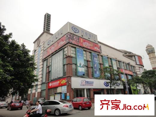 鉅隆風(fēng)度盛薈廣場巴黎春天步行街