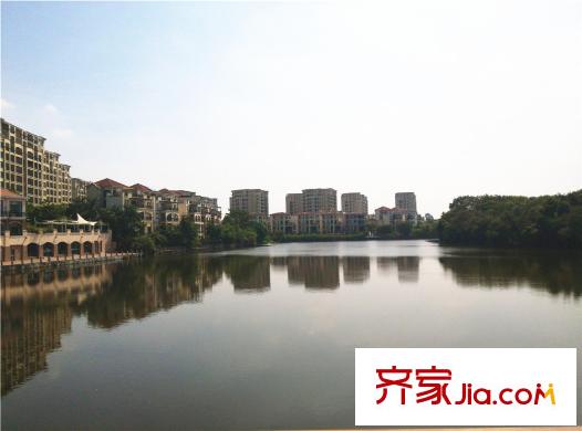 華瓏恒湖軒項(xiàng)目東側(cè)湖景（2015-9-25）
