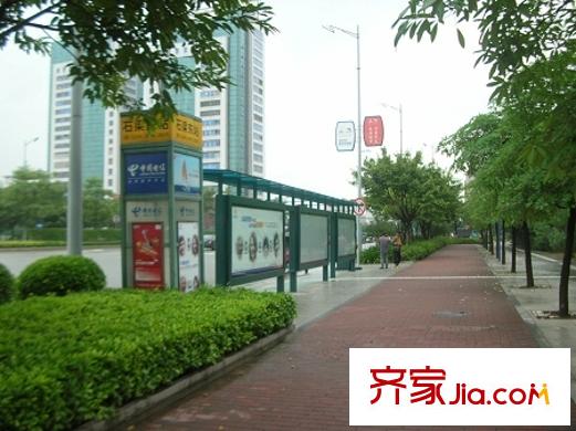 東江國(guó)際周邊200米公交站