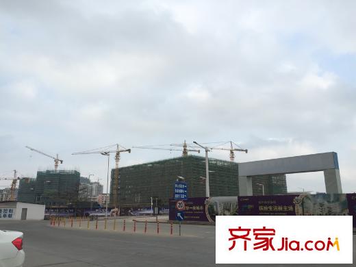 招商依云曦城項目對面的長華國際