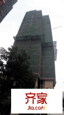 金地悅荔施工中的14號樓，板房位于4樓
