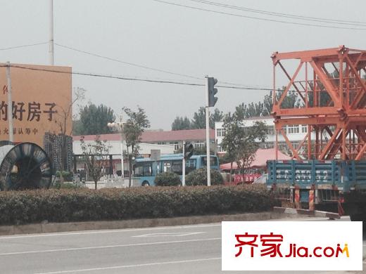 金色家園向北1000米農(nóng)貿(mào)市場