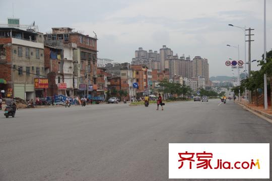時代茗城|財富天下交通配套長平方米路（攝于2014-8-1）