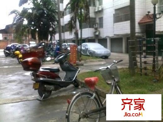 中華苑小區(qū)外景圖 