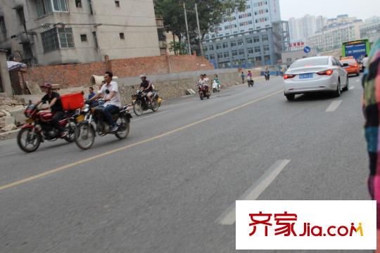 金色領(lǐng)域周邊道路（攝于2013-9）