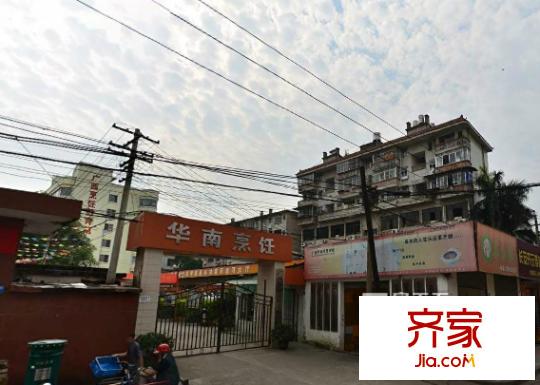 廣西華南烹飪專(zhuān)業(yè)學(xué)校宿舍外景圖4
