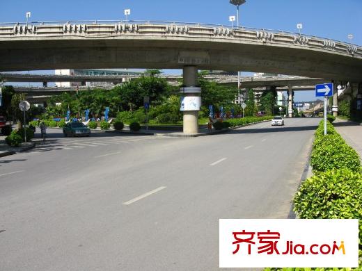 云星?錢隆天下項(xiàng)目前方100米內(nèi)青山立交橋(2012-02-28)