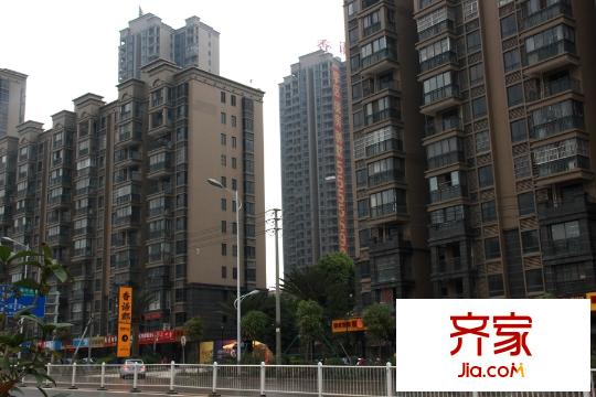 鳳嶺名筑?香語郡樓棟外立面（2015-03-12）